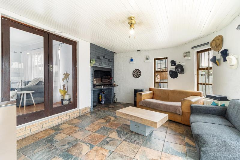 4 Bedroom Property for Sale in Windsor Park Western Cape